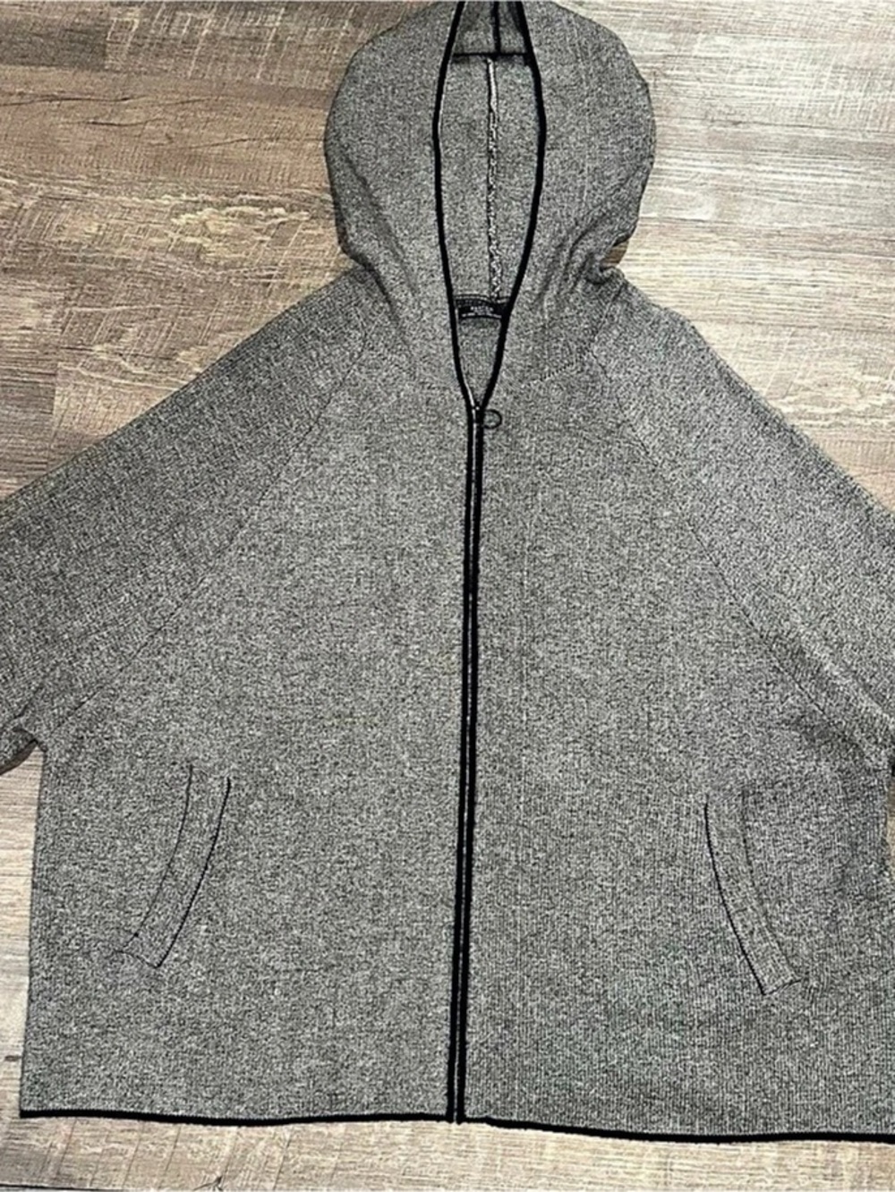 European Boutique Parfois Hooded Knit Gray & Black Zip up Sweater